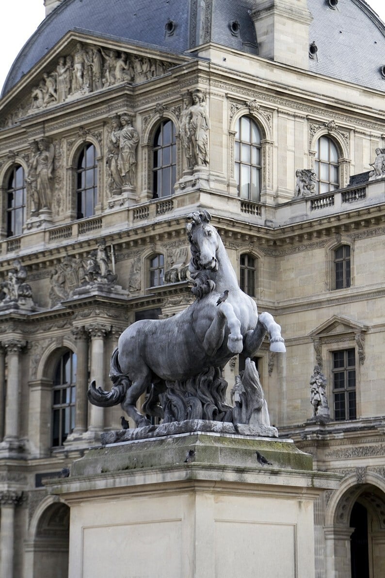 Iván Argote, Horse (Paris, Louvre)