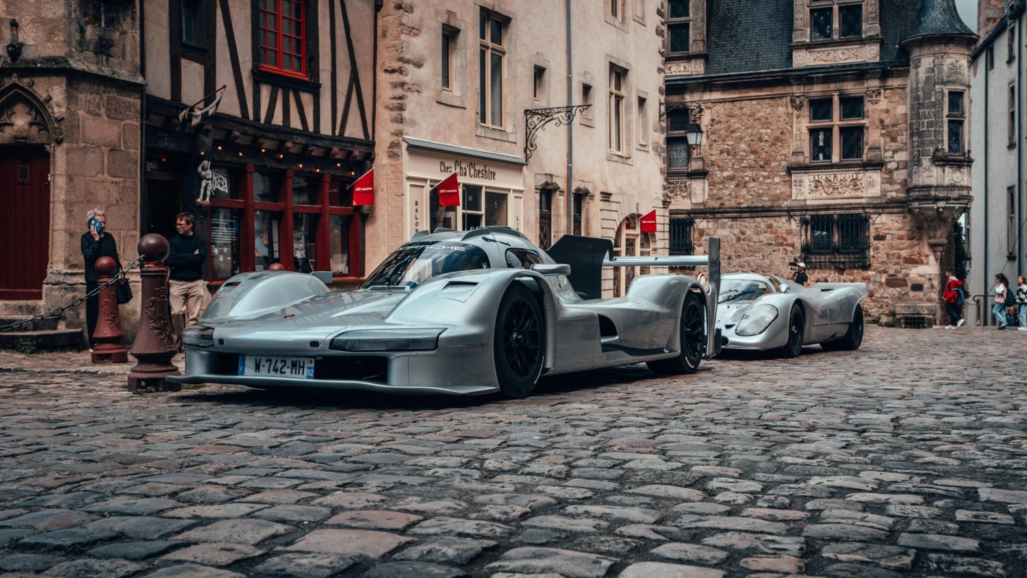 Dva splněné sny za padesát let. Porsche na silnici pustilo další okruhovou bestii
