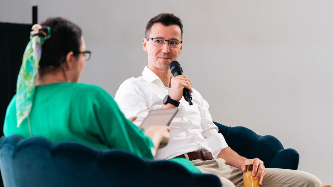 Zní to nudně, ale je to potřeba. Tomáš Fiala z PwC radí, jak ve firmě zavést AI