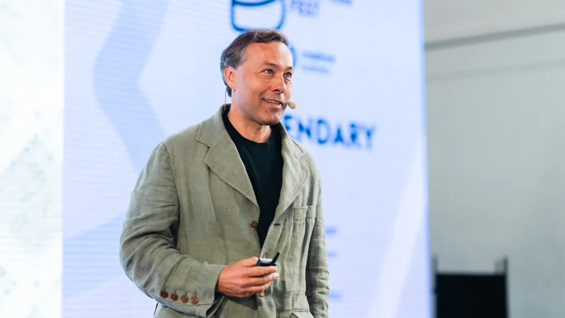 Vyrazte do světa a buďte zdravě drzí, radí Leon Jakimič z&nbsp;Lasvitu