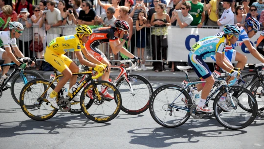 Start Tour de France z&nbsp;Prahy? Vláda jedná s&nbsp;organizátory závodu o&nbsp;úvodní etapě v&nbsp;Česku