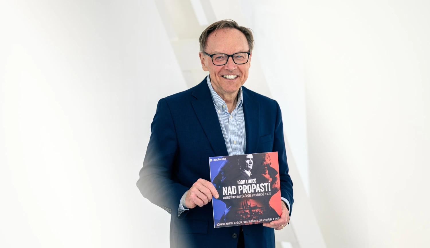 Je ostuda, že nás Putin píchá špendlíkem. Historik Lukeš ukazuje na poučení z dějin