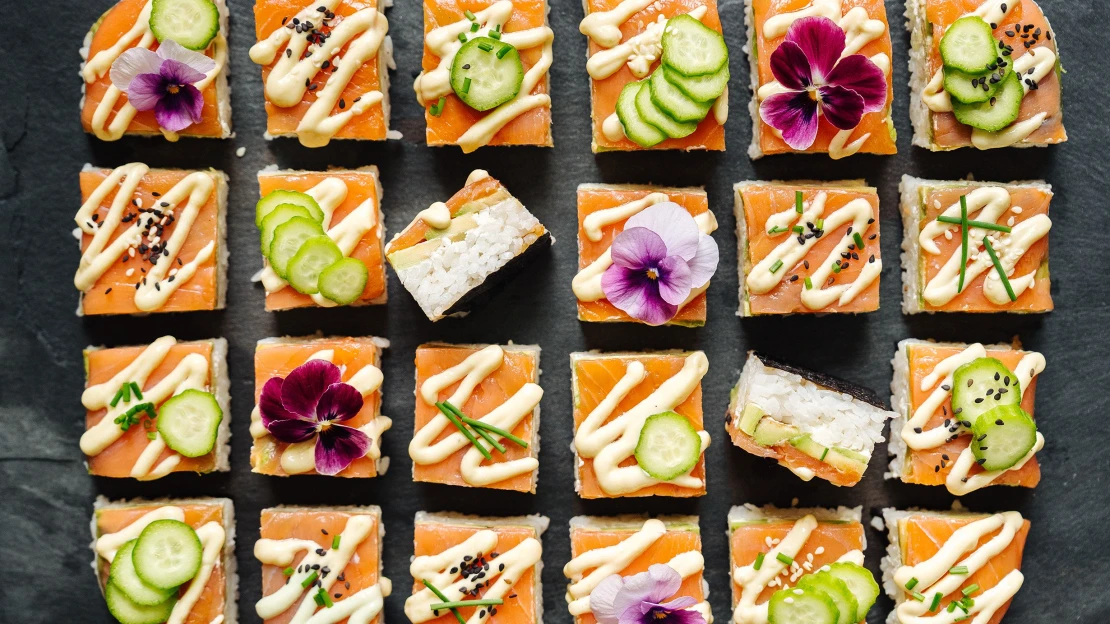 Sushi pro vytížené. Na plechu a bez rolování, ale se stylem