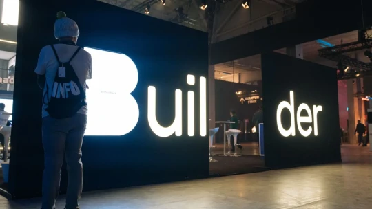Stovky Indů předstíraly, že jsou neuronová síť. Vzestup a pád Builder.ai