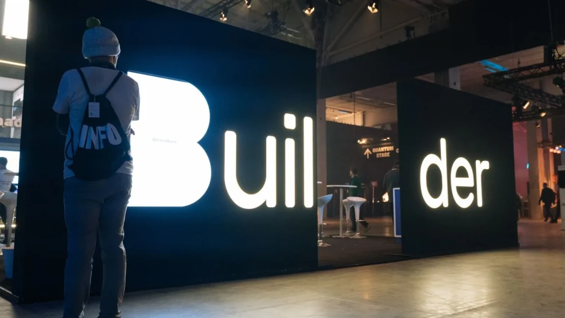 Stovky Indů předstíraly, že jsou neuronová síť. Vzestup a pád Builder.ai