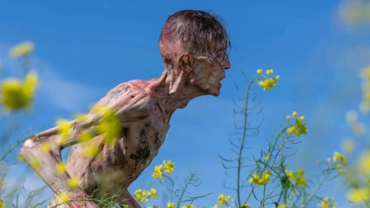 Příběh o&nbsp;dospívání? Horečnatých 28 let poté je čtvrtým Matrixem zombie hororů