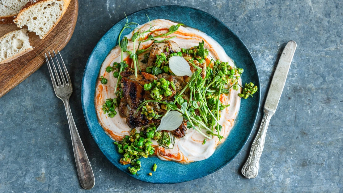 Snadné & svěží. Letní grilované kuře s hráškovou gremolatou