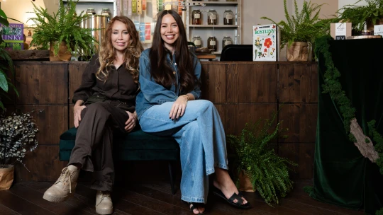 Dvěma vyhořením navzdory. Matka s dcerou vybudovaly byznys s vůní bylinek