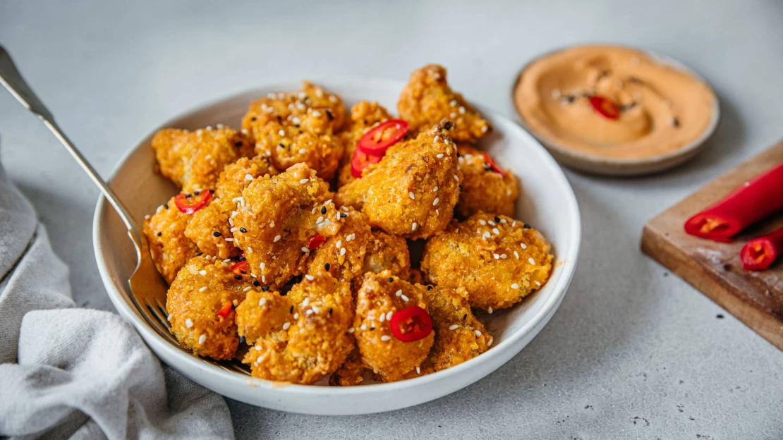 Nový level comfort food. Bang bang květák křupe, pálí a&nbsp;peče se v&nbsp;troubě