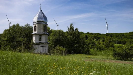 Globálně největší investice na Ukrajinu. Komárkovy větrníky se točí ve zlých časech