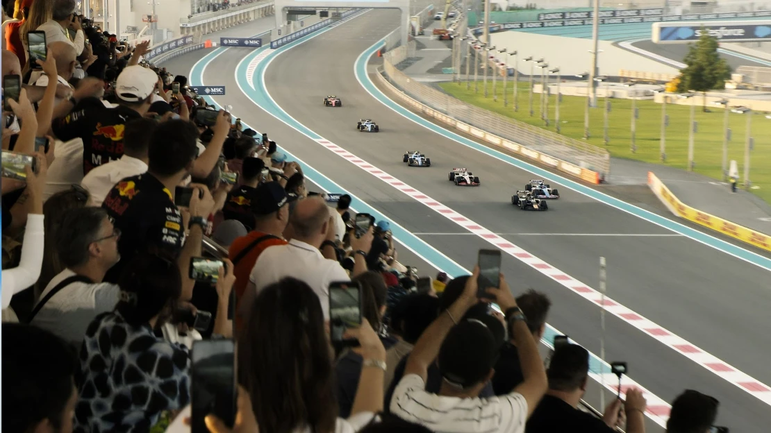 Filmový hit mu nestačí. Apple jedná o získání streamovacích práv na F1