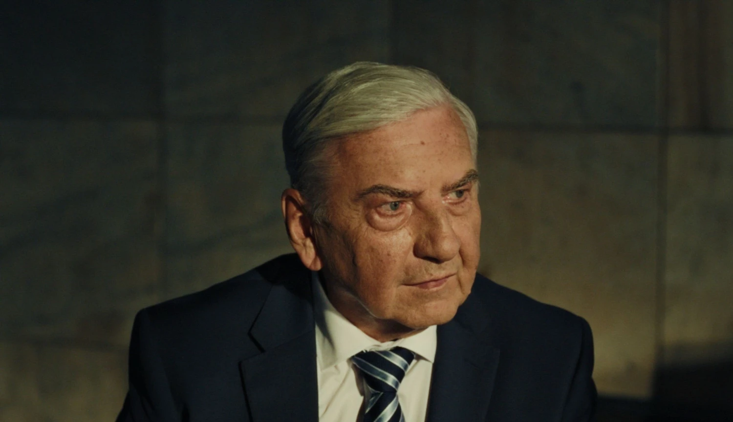 Výbuch, atentát, válka. Moloch odškrtává hodně reálií, ale ví, co s nimi?