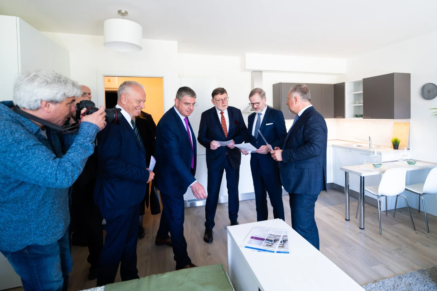 Opozice chce kvůli aféře s bitcoinem sesadit vládu. Pokud neuspějí, vyvolají hlasování o nedůvěře