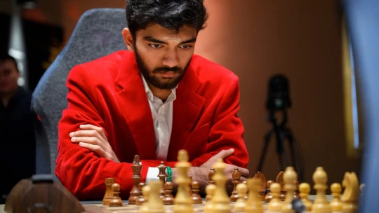 Před dvacítkou na vrcholu. Kdo je muž, který konečně porazil šachového krále?