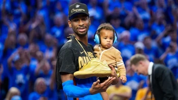 Čeho se dotkne, to se změní ve zlato. Nový král basketbalu ani nepotřebuje agenta