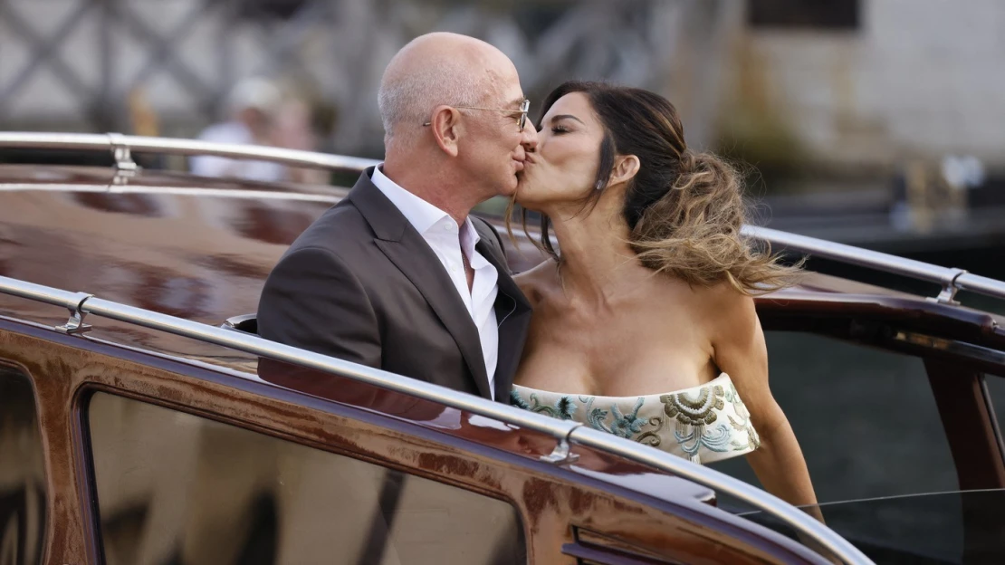 Miliardová svatba Bezose a&nbsp;Sanchez. Dorazil DiCaprio, Kardashian i&nbsp;královna z&nbsp;Jordánska