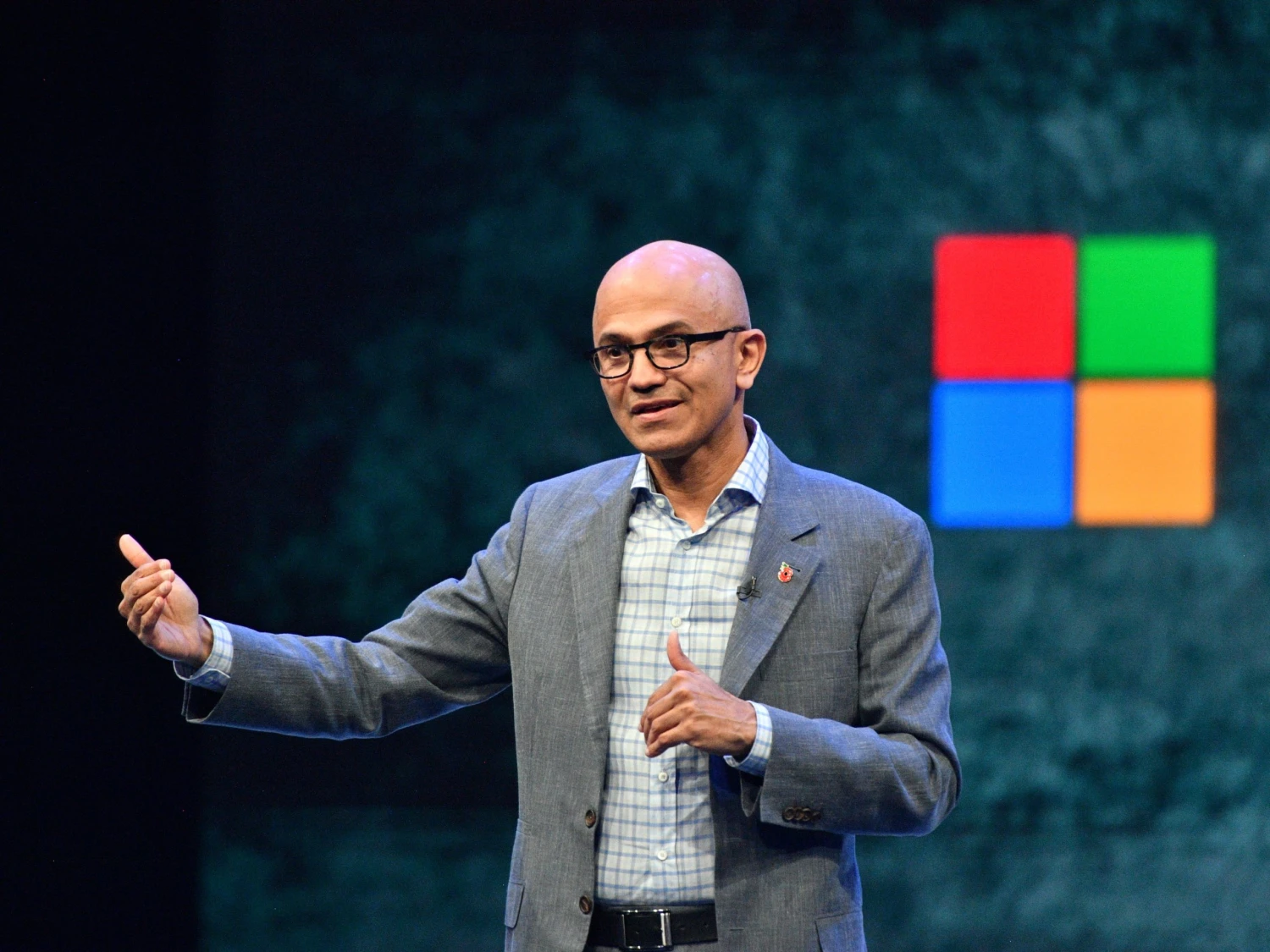 Microsoft opravil EchoLeak. Chyba, u které jste nemuseli na nic klikat, vás mohla připravit o data