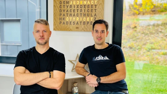 Hodiny za všechny prachy. Český startup umí vykouzlit designový unikát za milion