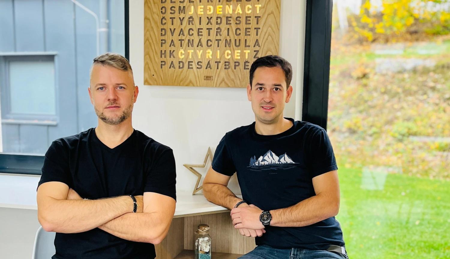 Hodiny za všechny prachy. Český startup umí vykouzlit designový unikát za milion