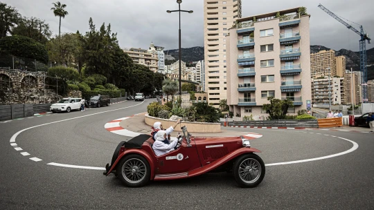 Modlitba za azur. Jak vypadá veteránská cesta z&nbsp;Prahy do Nice?