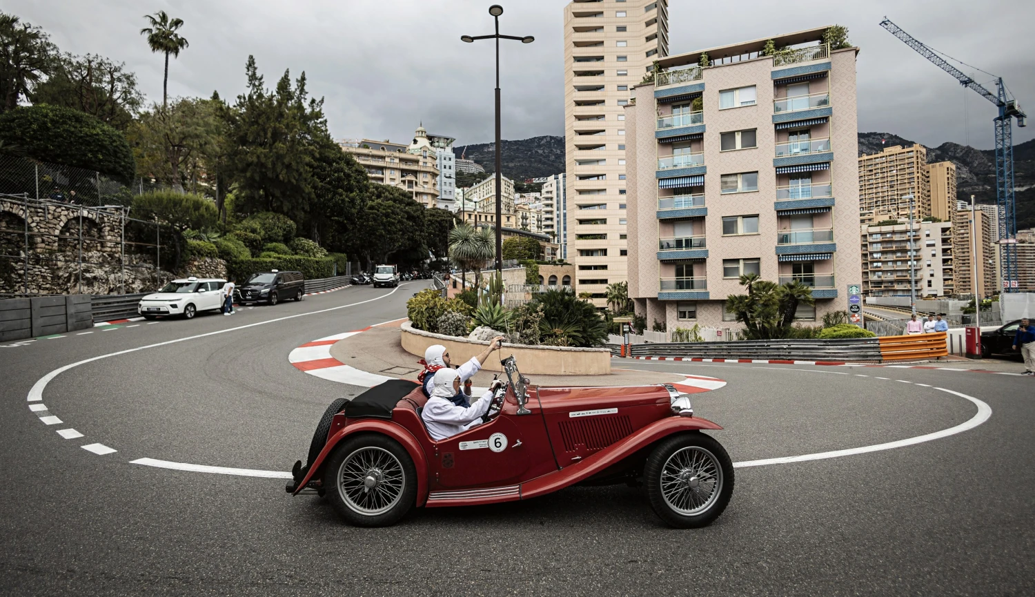 Modlitba za azur. Jak vypadá veteránská cesta z Prahy do Nice?