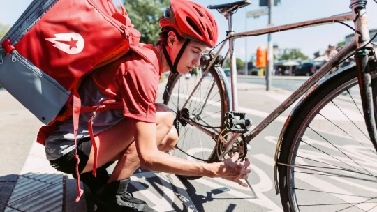 Delivery Hero a&nbsp;Glovo dostaly pokutu za účast v&nbsp;kartelové dohodě. Porušily unijní pravidla
