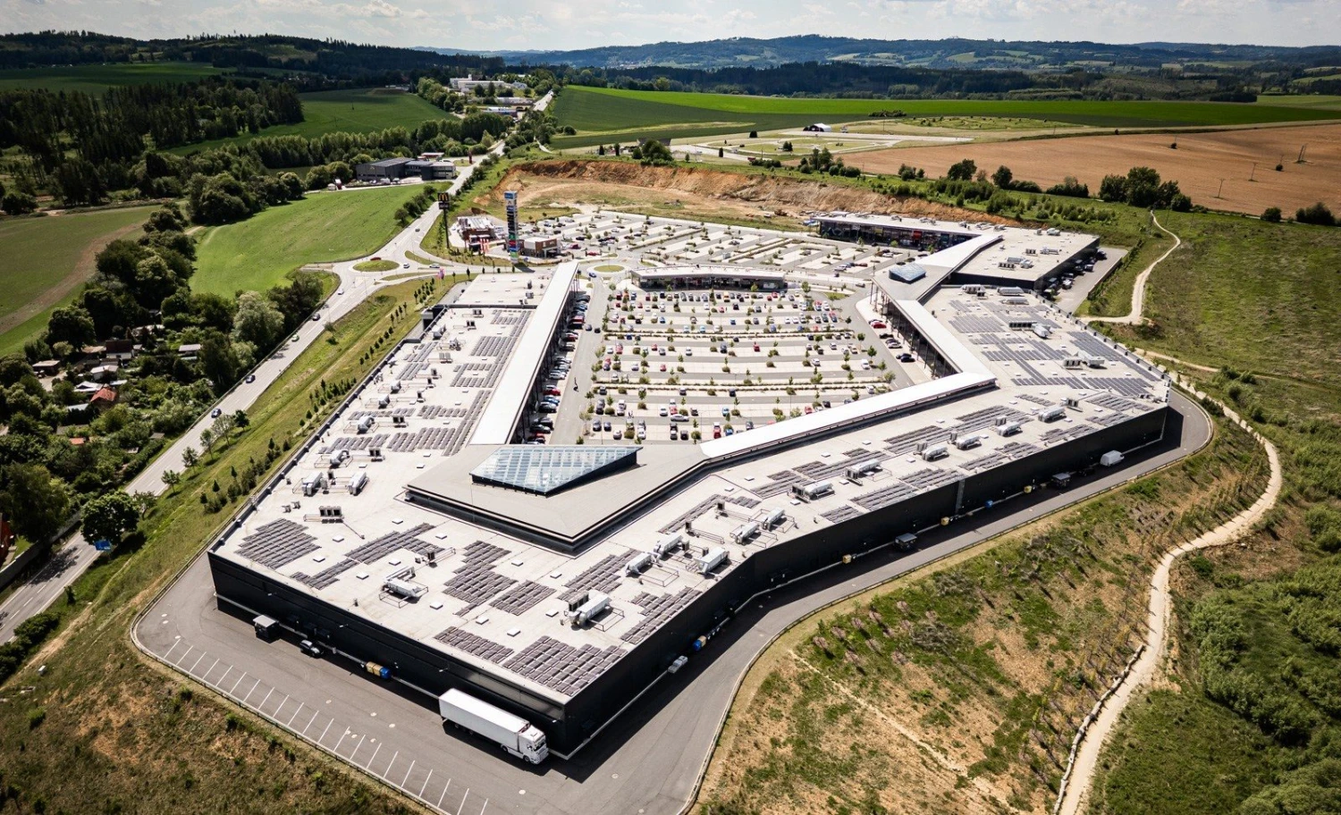 Investice za 1,5 miliardy. ZDR Investments kupuje jeden z největších retail parků v Česku