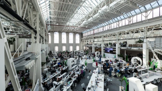 Economia je po loňském zisku ve ztrátě. Příjmy zvyšují Hospodářky, Aktuálně a Ekonomu se tolik nedaří