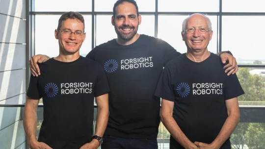 Nejen proti šedému zákalu. Startup vyvíjí roboty, kteří budou operovat lidské oči