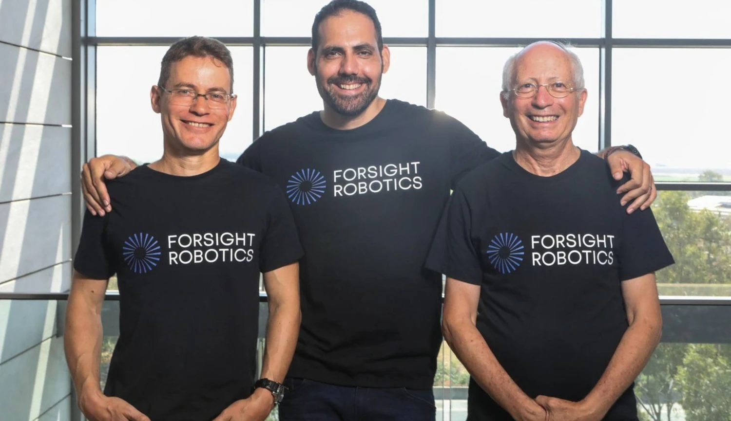 Nejen proti šedému zákalu. Startup vyvíjí roboty, kteří budou operovat lidské oči