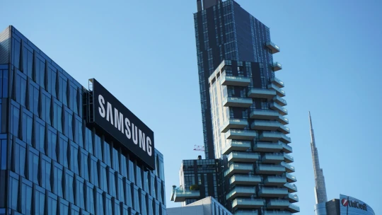Samsung uzavřel s&nbsp;Teslou dohodu, bude vyrábět novou generaci čipů s&nbsp;AI