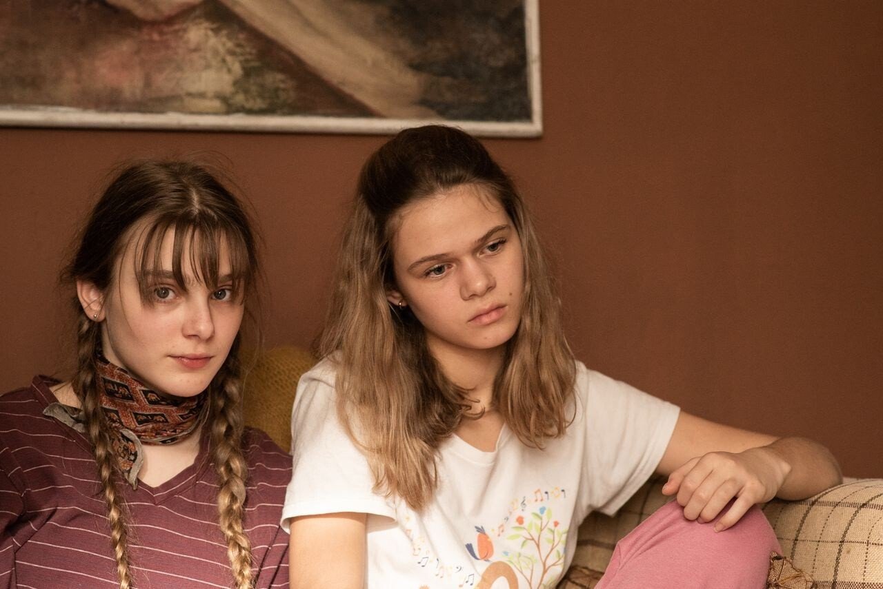 Kateřina Falbrová a Maya Kintera ve filmu Sbormistr (2025)
