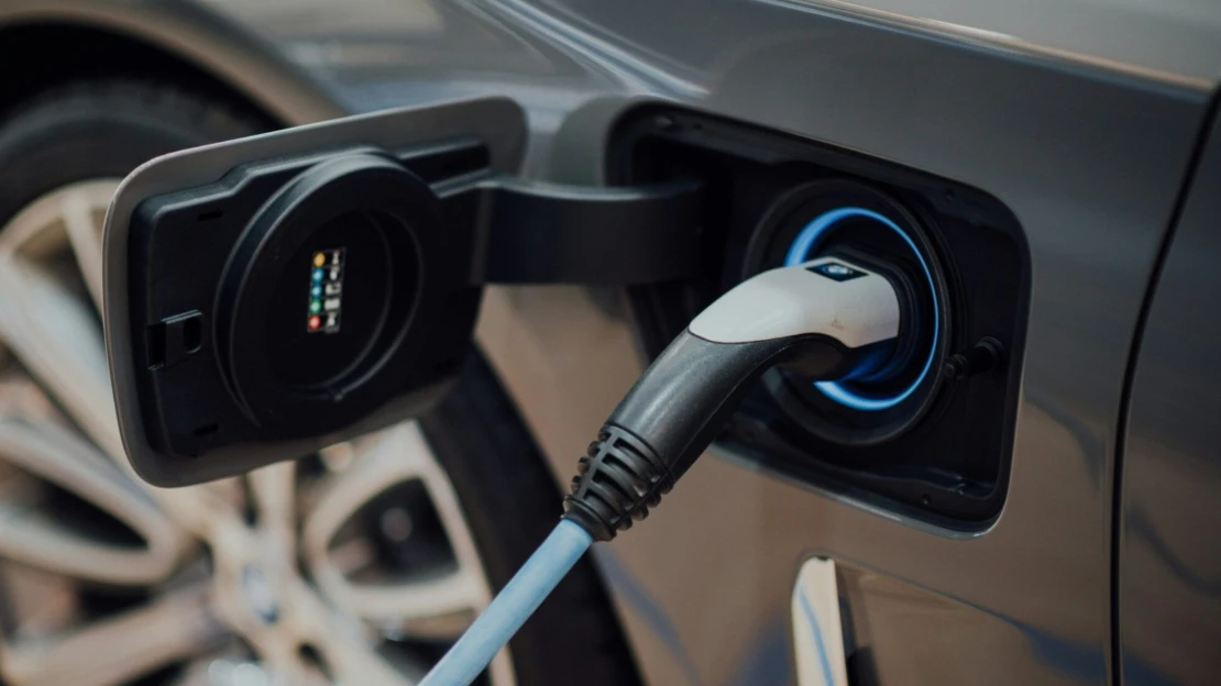 Česko rozšiřuje síť dobíjecích stanic. Roste i počet elektromobilů