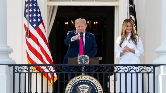 Padesát na padesát. Podle Trumpa má obchodní pakt mezi USA a EU šanci, čas se ale krátí