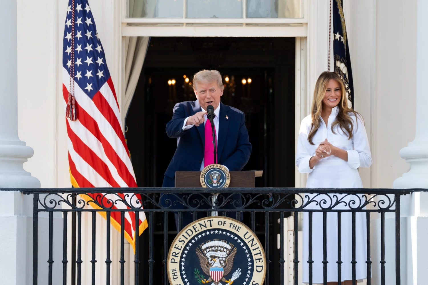 Padesát na padesát. Podle Trumpa má obchodní pakt mezi USA a EU šanci, čas se ale krátí