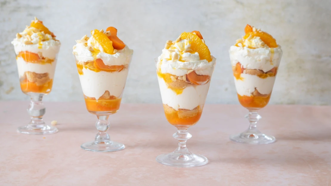 Jednoduchá cesta k noblesnímu dezertu. Nadýchaný meruňkový trifle