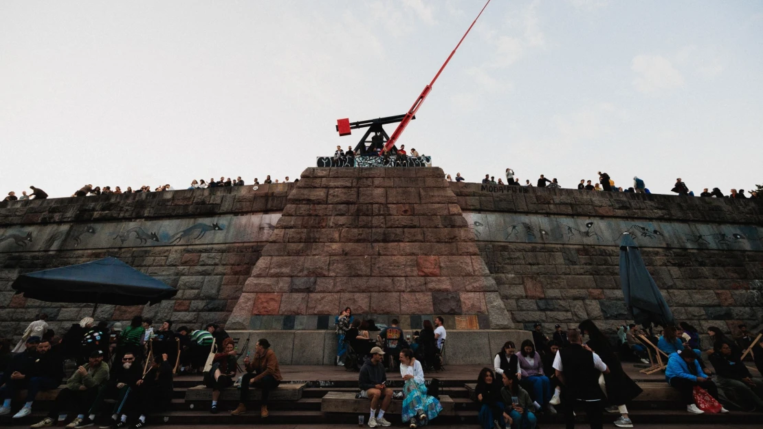 Pod Kyvadlem nastane ticho. Party spot „Stalin“ na Letné po deseti letech zavírá