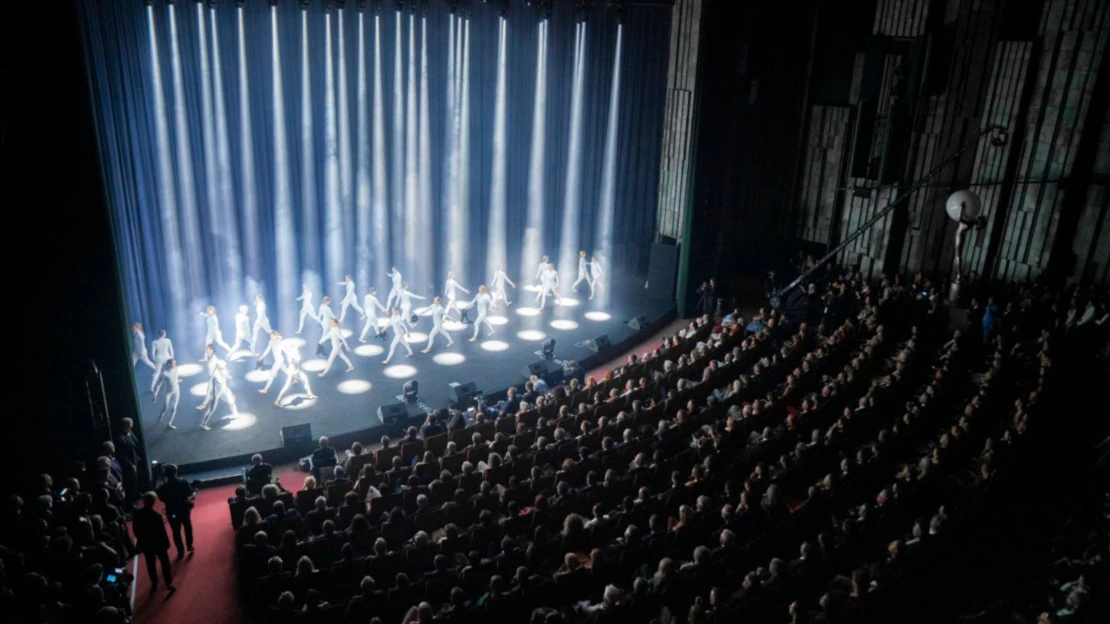 Deník z Varů: Barťáku, vyprávěj. Zahájení festivalu neprovázel „nutný“ small talk
