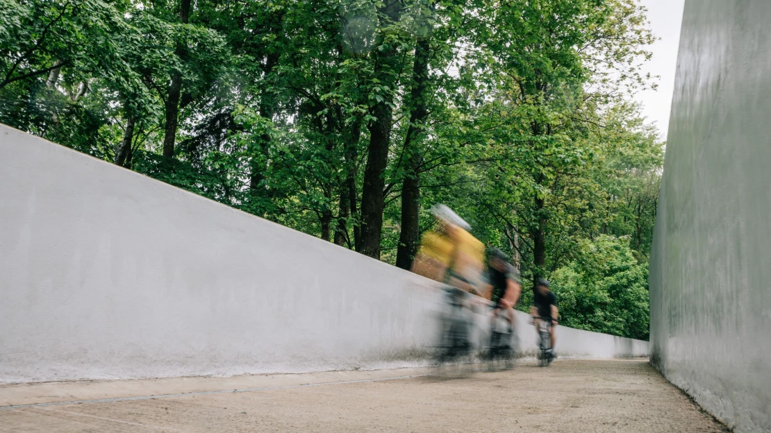Betonová linka času mění krajinu. V&nbsp;jižních Čechách vznikla jedinečná cyklostezka