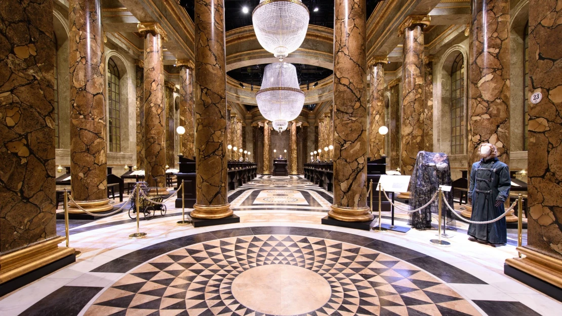 Ochutnat máslový ležák a letět na koštěti. Jak to vypadá ve studiích Harryho Pottera 