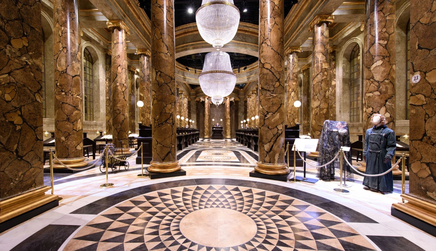 Ochutnat máslový ležák a letět na koštěti. Jak to vypadá ve studiích Harryho Pottera 