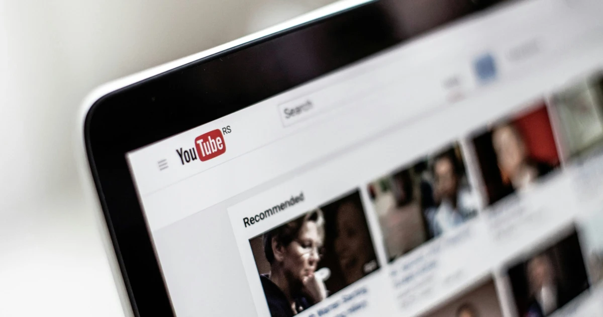 Austrálie rozšíří zákaz sociálních sítí. Děti do šestnácti let nebudou smět mít účet na YouTube