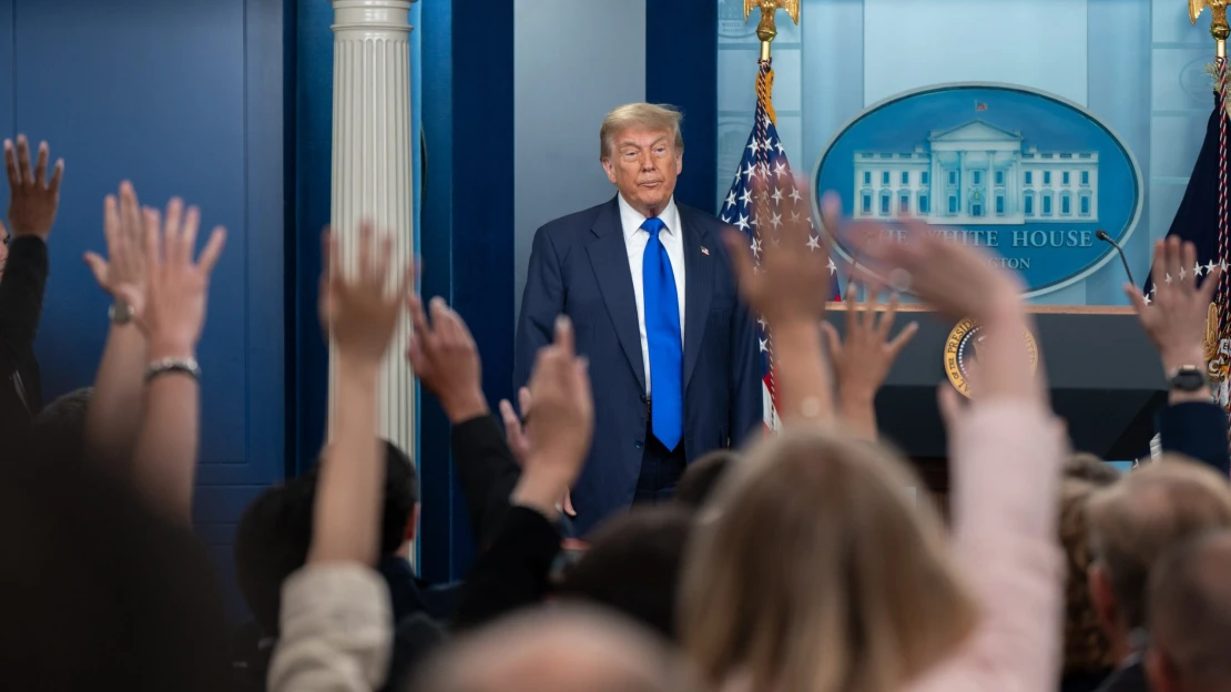 Víkendový výběr: Obchodní příměří je u&nbsp;konce. Trump kritizuje EU a&nbsp;zvyšuje cla na dovoz aut