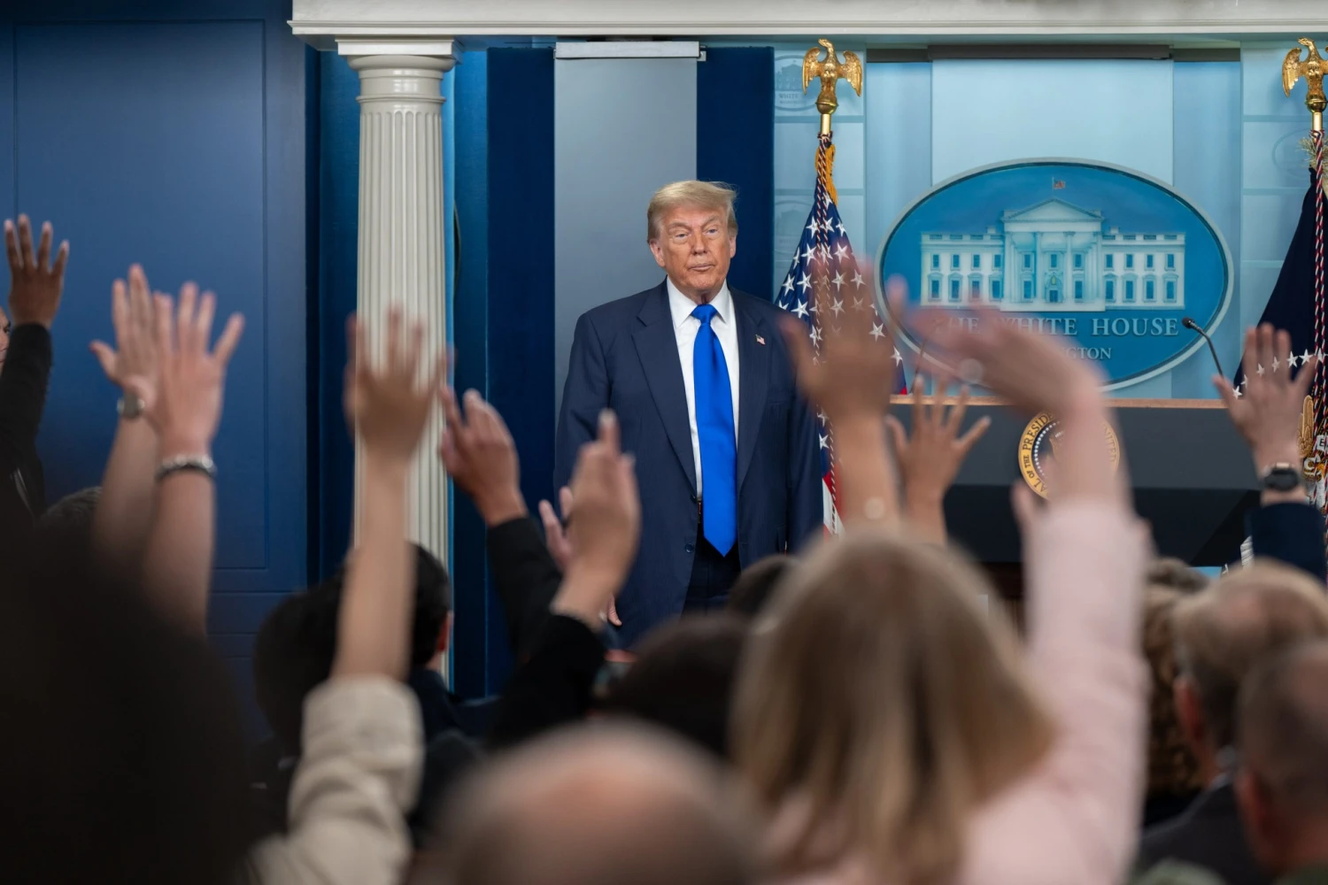 Víkendový výběr: Obchodní příměří je u&nbsp;konce. Trump kritizuje EU a&nbsp;zvyšuje cla na dovoz aut