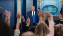 Víkendový výběr: Obchodní příměří je u&nbsp;konce. Trump kritizuje EU a&nbsp;zvyšuje cla na dovoz aut