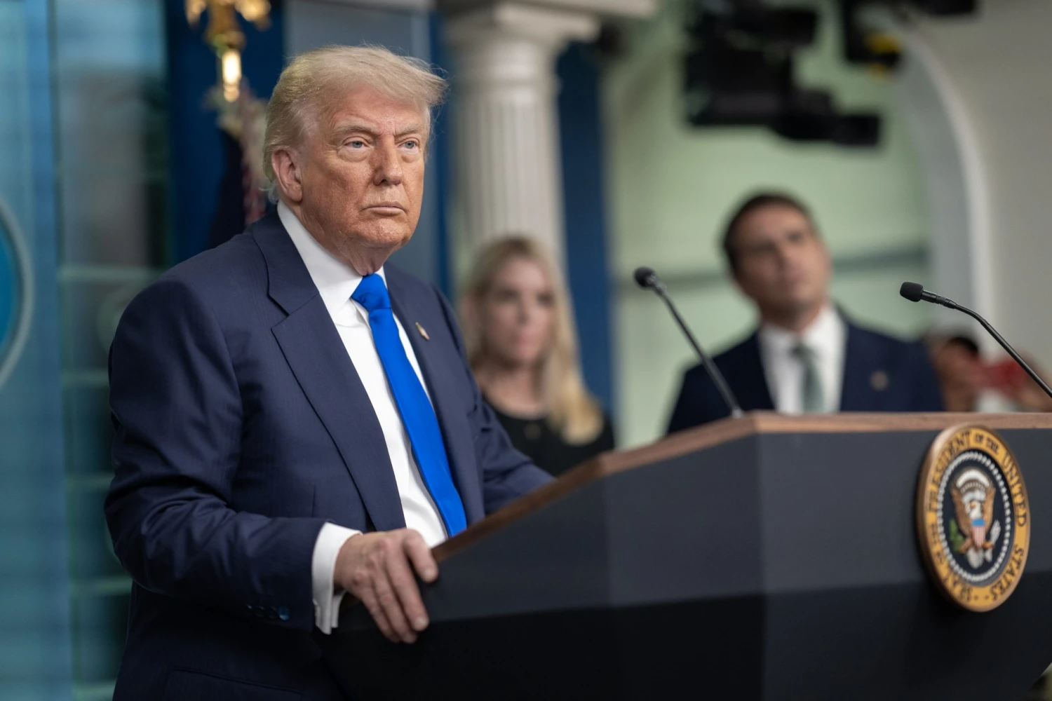 Sankce na Rusko ze všech stran. Trump je připraven, nyní čeká krok od NATO