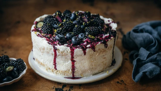 Lehký piškotový dort s ovocem aneb Dezert, který ocení foodie i babička