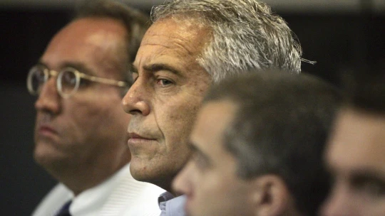 Jeffrey Epstein zemřel se jměním 600 milionů dolarů. Jak k nim přišel?
