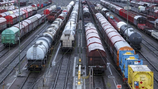 Nákladním vlakům se nedaří. V&nbsp;Německu dopravce plánuje zrušit polovinu pracovních míst