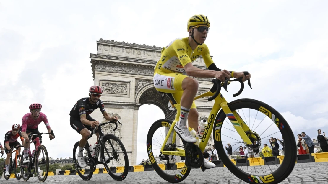 Ranní výběr: Z Tour de France tečou miliardy a Zuckerberg ulovil eso
